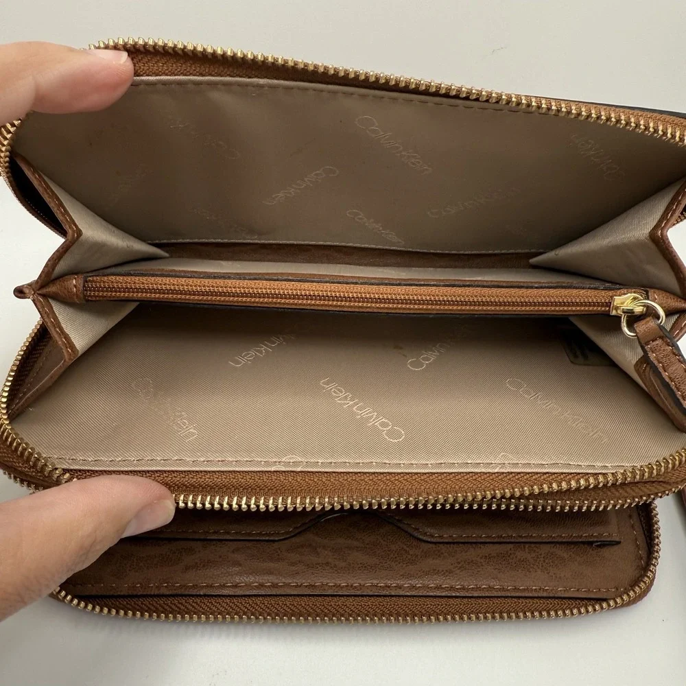 Calvin‎ Klein Womens Zip Around Wristlet Wallet Cognac Textured Faux Leather